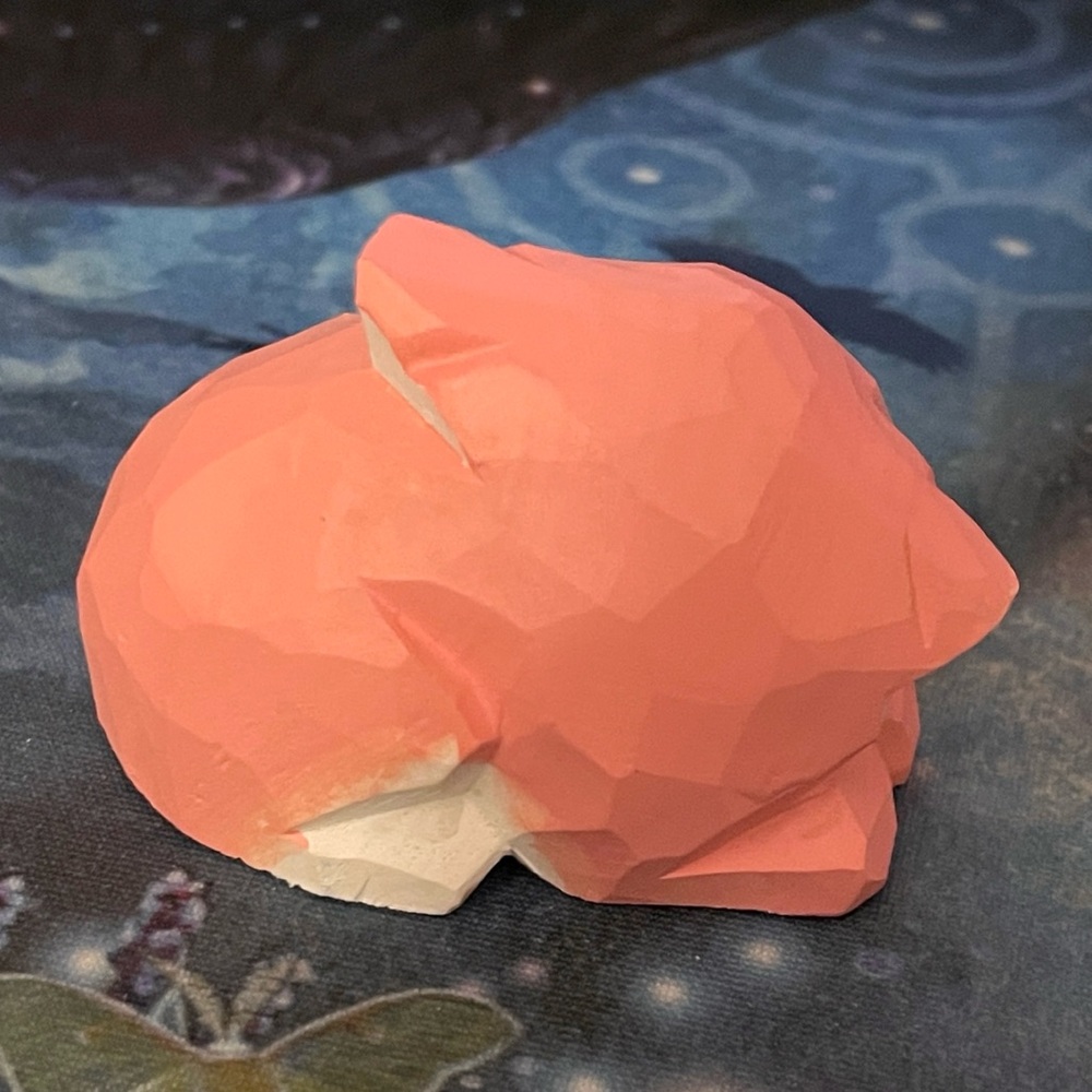 Small wooden carved pink Japanese sakura fox - Picture 3 of 5